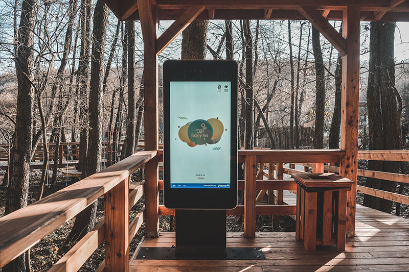 86" WALL-MOUNTED PCAP OUTDOOR TOUCH SCREEN