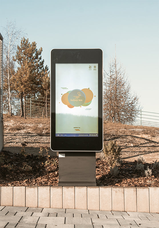 75" WALL-MOUNTED OUTDOOR DIGITAL ADVERTISING DISPLAY