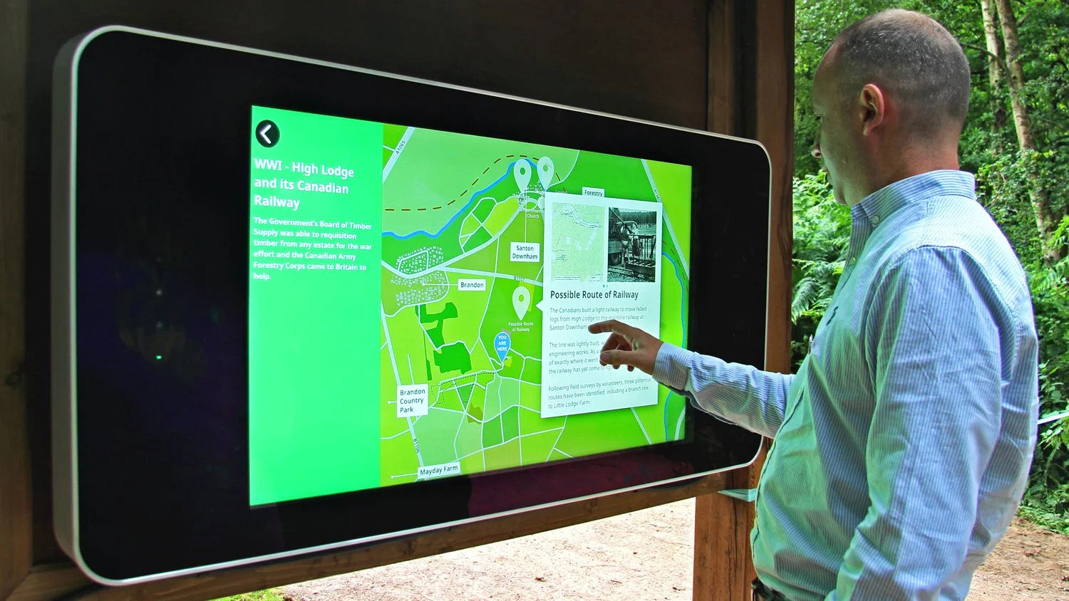 75" WALL-MOUNTED OUTDOOR DIGITAL ADVERTISING DISPLAY