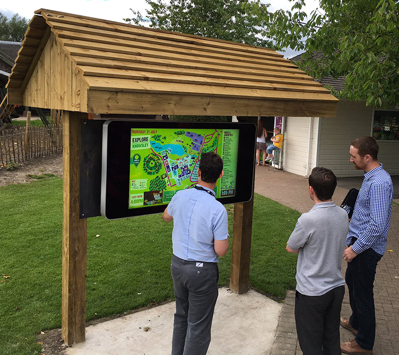 75" WALL-MOUNTED OUTDOOR DIGITAL ADVERTISING DISPLAY