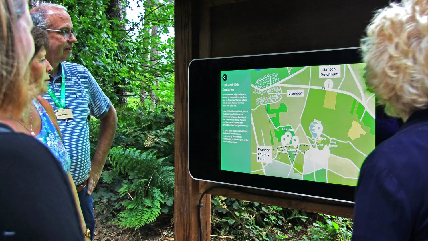 65" WALL-MOUNTED PCAP OUTDOOR TOUCH SCREEN